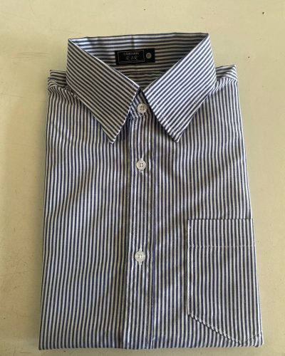 camisa social manga curta com listras, com bolso